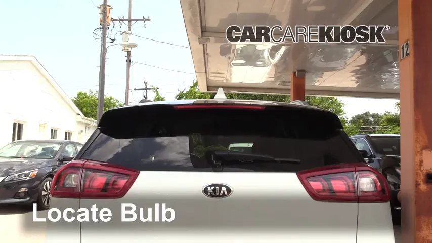 2017 Kia Niro LX 1.6L 4 Cyl. Luces Luz de freno central (reemplazar foco)
